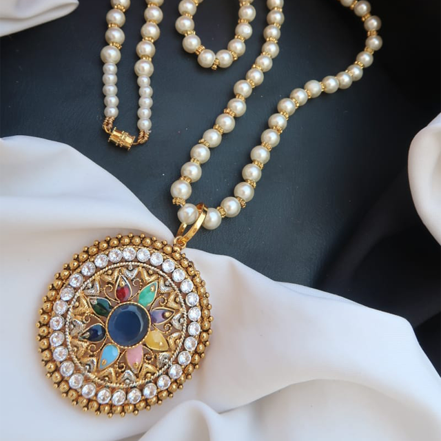 Antique jewellery collection