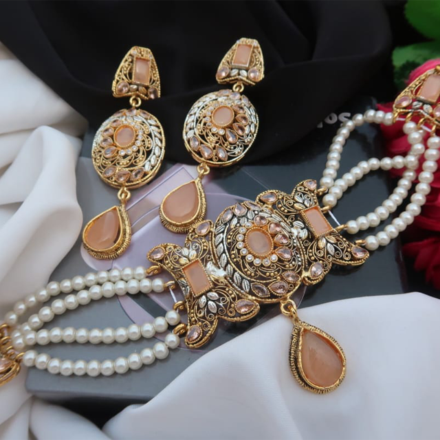 Antique jewellery collection